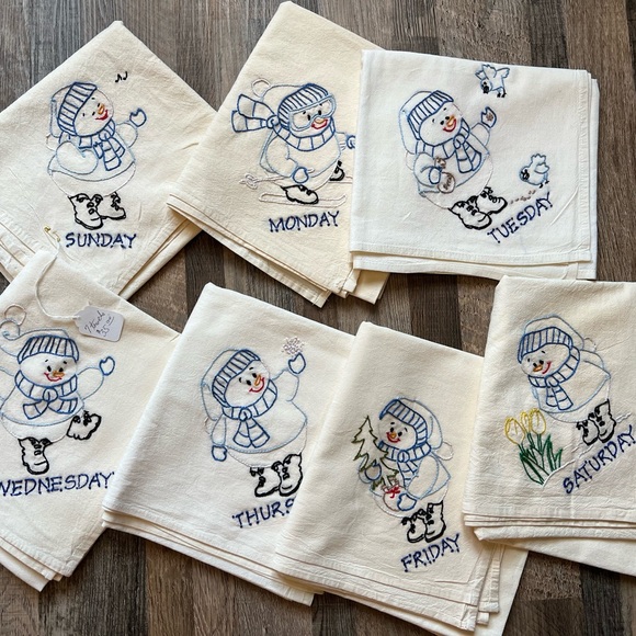 Embroidered winter tea towels - Picture 1 of 5